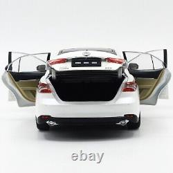 118 Paudi Toyota Camry 2021 White Diecast Model Car Vehicle Collection Gift