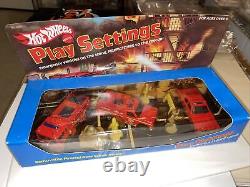 1982 HOT WHEELS PLAY SETTINGS FIREFIGHTER SCENE DIECAST Misb Rare Fire Truck Car