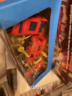 1982 HOT WHEELS PLAY SETTINGS FIREFIGHTER SCENE DIECAST Misb Rare Fire Truck Car