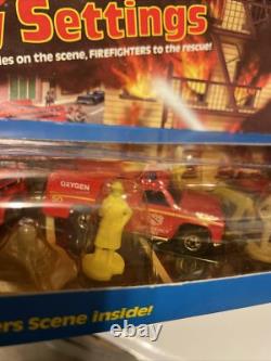 1982 HOT WHEELS PLAY SETTINGS FIREFIGHTER SCENE DIECAST Misb Rare Fire Truck Car