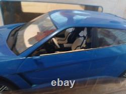 1/18 Model Car Group Lamborghini Urus S Model Blue /WHITE interiores Rare
