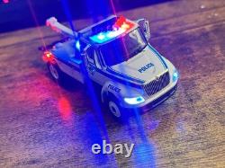 1/64 GreenLight NYPD International DuraStar 4400 Tow Truck White With Lights