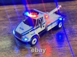 1/64 GreenLight NYPD International DuraStar 4400 Tow Truck White With Lights