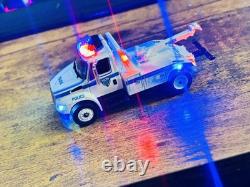 1/64 GreenLight NYPD International DuraStar 4400 Tow Truck White With Lights