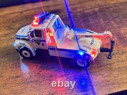 1/64 GreenLight NYPD International DuraStar 4400 Tow Truck White With Lights