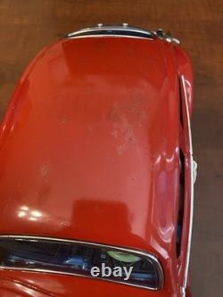 BANDAI JAPAN 1960s VW VOLKSWAGEN SEDAN CAR BUMP-N-GO TIN BATTERY TOY SEE VIDEO