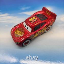 Disney Pixar Cars Lightning Mcqueen Mit Aufklebern Metallic 155 Die-cast
