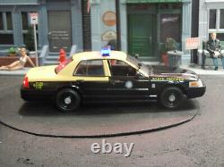 Florida Highway Patrol 1/24 scale Ford Crown Victoria with lights