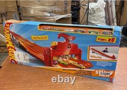 Hot Wheels Toy Car Playset with Lights, Sounds & 6 164 Scale Vehicles