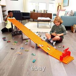 Hot Wheels Toy Car Playset with Lights, Sounds & 6 164 Scale Vehicles, Super 6