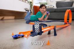 Hot Wheels Toy Car RC Set with 164 Scale Remote-Control Vehicle & 30+ Pieces of