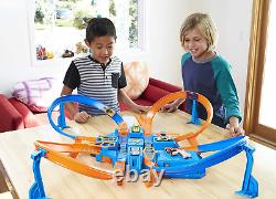 Hot Wheels Toy Car Track Set, Criss Cross Crash with 164 Scale Vehicle, Powered