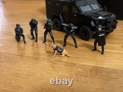MVA Models 164 BEARCAT Armored Vehicle With Opening Doors With Figurines And K9