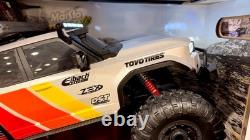 Maisto Tech R/C 2024 Toyota Land Cruiser Exreme Overland White red Stripes