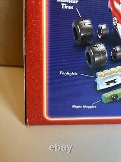 NEW Hard to Find Disney Pixar Cars L5793 Gear Up'n' Go Lightning McQueen Toy