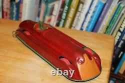 NICE VINTAGE TIN WIND UP 1930'S GENERAL TOY CO. STREAMLINED RACE CAR with DRIVER