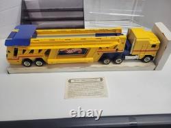New 1986 Hot Wheels Semi Truck Trailer Transporter Car Hauler Carrying Case