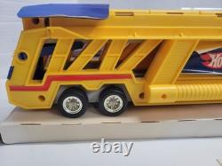 New 1986 Hot Wheels Semi Truck Trailer Transporter Car Hauler Carrying Case