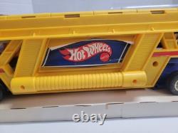 New 1986 Hot Wheels Semi Truck Trailer Transporter Car Hauler Carrying Case