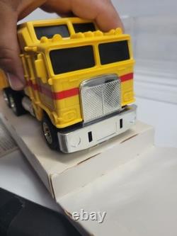 New 1986 Hot Wheels Semi Truck Trailer Transporter Car Hauler Carrying Case