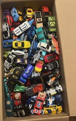 Nice Lot Of 150 Hot Wheels used diecast vehicles 1/64 Escale