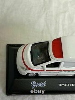 Toyota Estima ambulance white die-cast car emergency vehicle yodel
