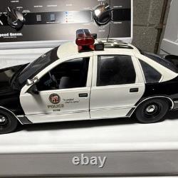 UT Chevrolet Black/White Police Vehicle Diecast Car with Light Bar Opening Doors