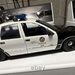 UT Chevrolet Black/White Police Vehicle Diecast Car with Light Bar Opening Doors