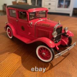 VTG 1931 Ford A Fire Chief Car by Motor City Classics. Rare 1/18 Heavy Diecast