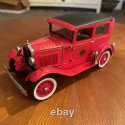 VTG 1931 Ford A Fire Chief Car by Motor City Classics. Rare 1/18 Heavy Diecast