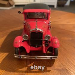 VTG 1931 Ford A Fire Chief Car by Motor City Classics. Rare 1/18 Heavy Diecast