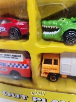 Vintage 1993 Matchbox 30 Vehicle Special Collection Pack Cut-Out Track On Back